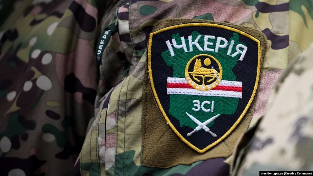 Росфинмониторинг отнёс «Чеченскую Республику Ичкерия» и её зарубежные структуры к террористическим и экстремистским организациям после решения суда в Грозном, а её лидеру Ахмеду Закаеву в России вменяют создание террористического сообщества и участие в боевых действиях на стороне Украины.