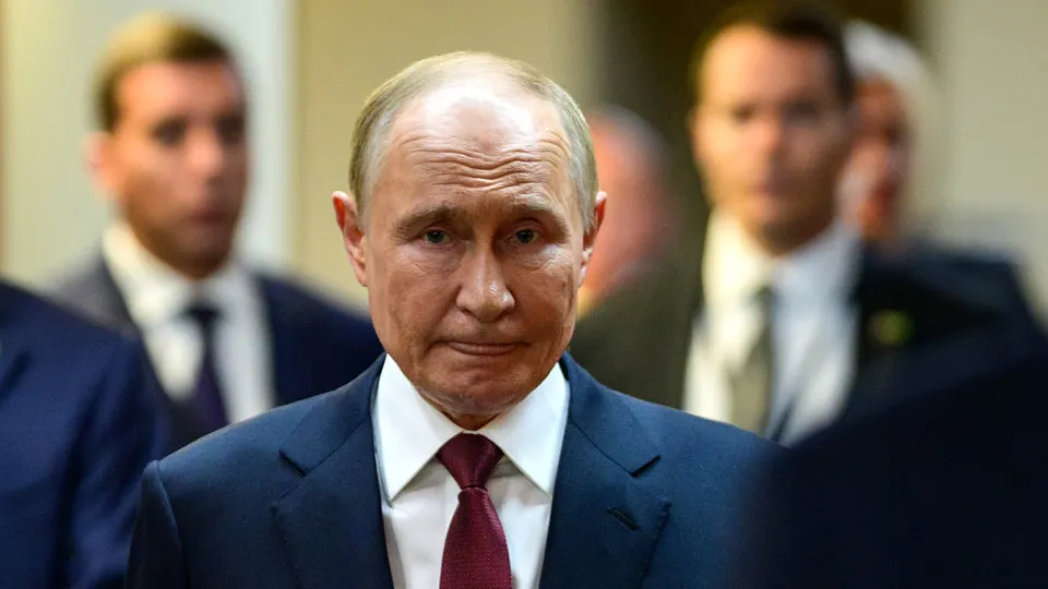 После серии ударов по туапсинскому нефтяному терминалу и распространения токсичного смога на сотни километров власти отчитываются о совещаниях и протокольных мероприятиях, избегая прямых публичных комментариев о масштабах экологического бедствия.