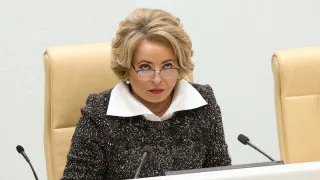 Спикер Совета Федерации Валентина Матвиенко заявила, что спасти Россию от вымирания можно, переселив людей из крупных городов в просторные дома по всей стране и массово высаживая цветы во дворах. Ее инициативы прозвучали на фоне рекордного падения рождаемости и естественной убыли населения.