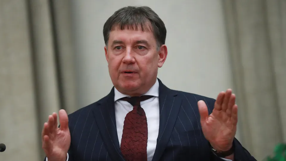 Мосгорсуд оставил в силе решение о национализации имущества бывшего главы Совета судей России Виктора Момотова, у которого изъяли сеть отелей Marton и свыше 100 объектов недвижимости на 9 млрд рублей из‑за связей с криминалом и незаконного обогащения.