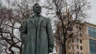 Президентским указом Академии ФСБ вновь присвоено имя Феликса Дзержинского, основателя ВЧК и организатора красного террора. Решение подано как признание заслуг в подготовке кадров для спецслужбы и «выдающегося вклада» Дзержинского в обеспечение госбезопасности.