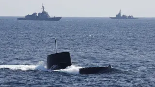 Правительство Японии радикально пересмотрело послевоенную доктрину и разрешило экспорт летальных вооружений, открывая путь к поставкам ракет, кораблей, подлодок и самолетов за рубеж — от стран Азии до Европы. В исключительных случаях такой экспорт может затронуть и Украину, если Токио сочтет это важным для собственной безопасности.