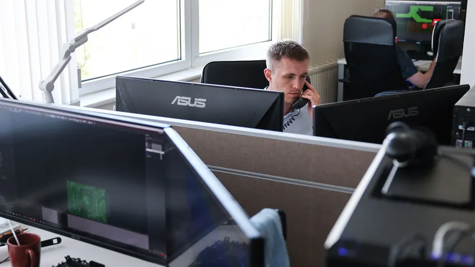 Российские компании продолжат использовать зарубежное программное обеспечение по действующим лицензиям вплоть до 2030–2031 годов, несмотря на планы властей ускорить импортозамещение и ввести дополнительные требования для критической инфраструктуры и коммерческого сектора.