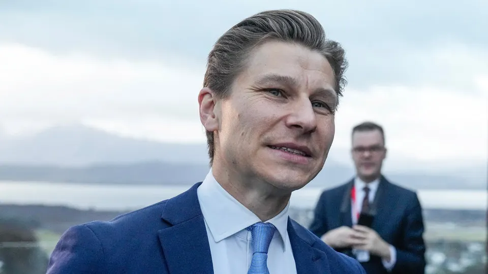 Правительство Финляндии внесло в парламент законопроект, позволяющий ввоз, транспортировку, поставку и хранение ядерного оружия в стране в рамках национальной и коллективной обороны НАТО, при сохранении уголовной ответственности за создание и разработку ядерных устройств.