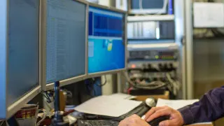 Минцифры предложило ввести административные штрафы для госструктур и компаний с госучастием, которые не перейдут на российское ПО и доверенные программно-аппаратные комплексы к 2030 году, а также за нарушения при учёте объектов критической инфраструктуры.