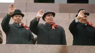 Власти РФ вводят обязательные для нефтяных компаний плановые показатели по выпуску и поставкам топлива, а также фактически замораживают рост цен на АЗС в ответ на ущерб от атак беспилотников по нефтеперерабатывающим заводам.