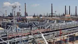 Серия атак беспилотников привела к остановке переработки нефти на ряде крупных российских нефтеперерабатывающих заводов, в том числе в Туапсе, Новокуйбышевске, Нижнем Новгороде, Саратове и Ленинградской области.