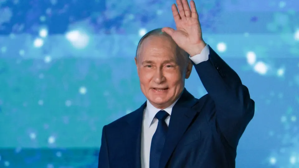 Президент Владимир Путин заявил, что при ограничениях или сбоях мобильного интернета россияне должны сохранять доступ к порталу госуслуг, платёжным системам и сервисам записи к врачу, и поручил отработать механизм их бесперебойной работы даже в период общих ограничений.