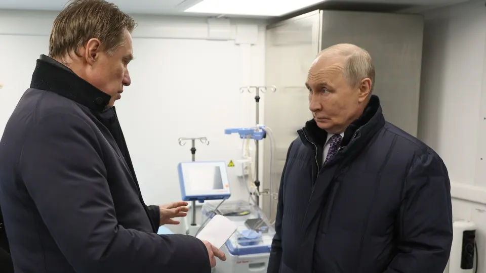 Президент потребовал увеличить охват диспансеризации репродуктивного здоровья для мужчин и женщин в попытке остановить снижение рождаемости; демографы фиксируют исторически низкие показатели.