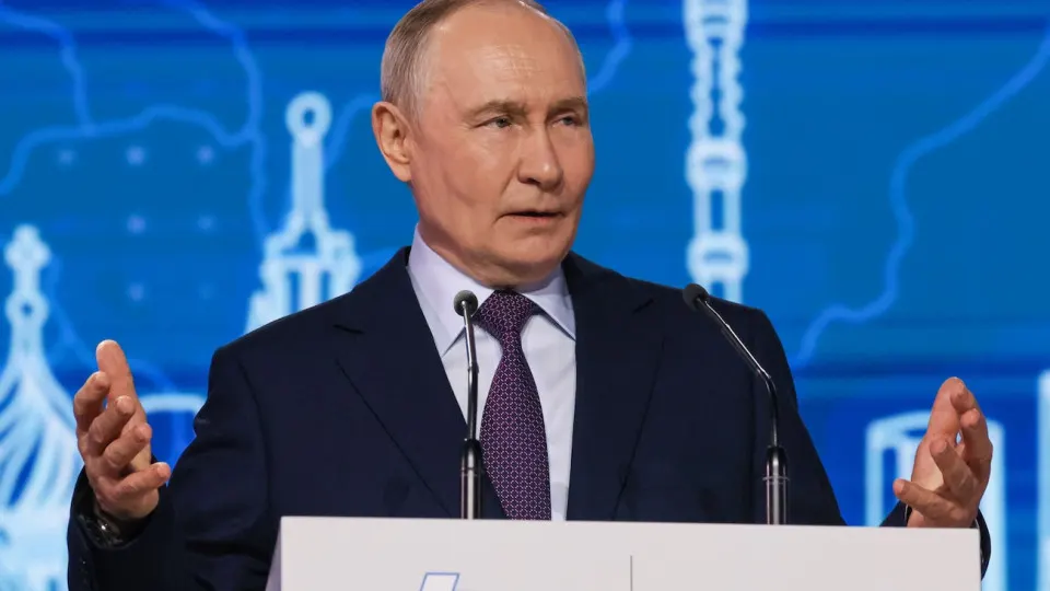 После серии ограничений в интернете и блокировок мессенджеров Кремль стремится снизить градус репрессий: президент призвал законодателей воздержаться от новых запретов на фоне заметного снижения одобрения власти.