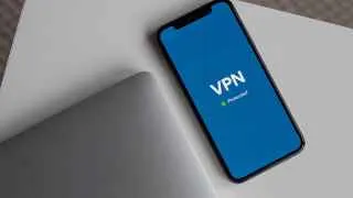 Игроки рынка VPN предупреждают о скором запрете оплаты сервисов с российских банковских карт и ужесточении мер против их серверов на территории РФ.