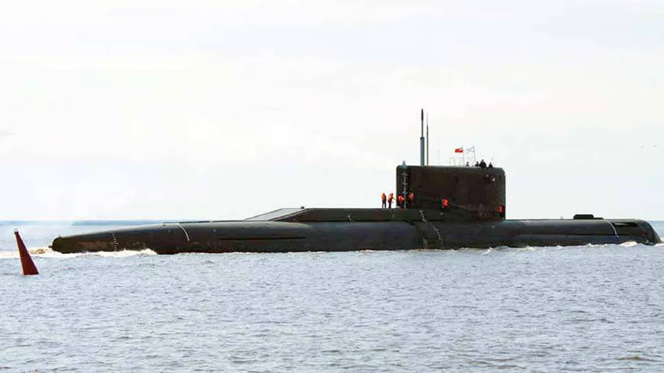 По данным западной разведки, Северный флот якобы развёртывает подводные шахты или контейнеры для ракет в арктических водах — проект под кодовым названием «Скифы» вызывает обеспокоенность из‑за сложности обнаружения и возможной ядерной составляющей.