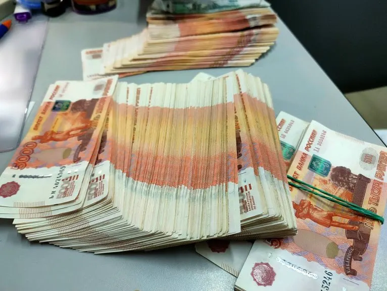 Мужчина из Вятскополянского района вложил деньги в «торговлю криптовалютой» по обещаниям незнакомца в сети и в итоге перечислил мошенникам более 8,6 млн рублей, выяснилось после проверки отзывов в интернете.