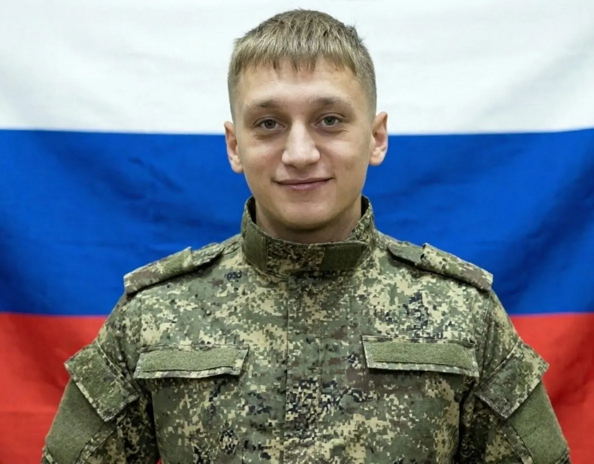 23‑летний студент из Бурятии подписал контракт, прошёл обучение оператора дронов и через три месяца службы погиб под Луганском — это первый известный случай гибели призванного по новой кампании вербовки.
