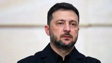Президент Украины заявляет о продолжающихся боевых действиях со стороны России: сотни обстрелов, более 150 штурмовых действий и почти 10 тысяч ударов дронами-камикадзе за сутки. Киев пока ограничивает ответные дальнобойные удары, но готов зеркально реагировать при эскалации.