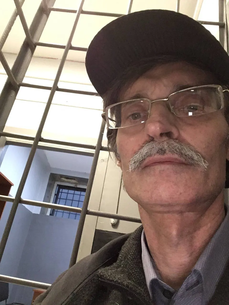 Суд оштрафовал руководителя фракции «Яблоко» в Петрозаводском горсовете на 1 тысячу рублей по статье о демонстрации экстремистской символики — за три поста 2020 года, которых нет на странице.