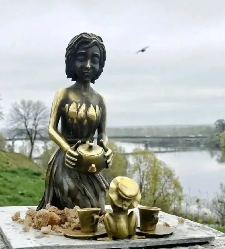 Голову фигурки Кикиморы вернули на место менее чем за неделю после акта вандализма: скульптуру восстановили и вновь установили на Набережной Грина.