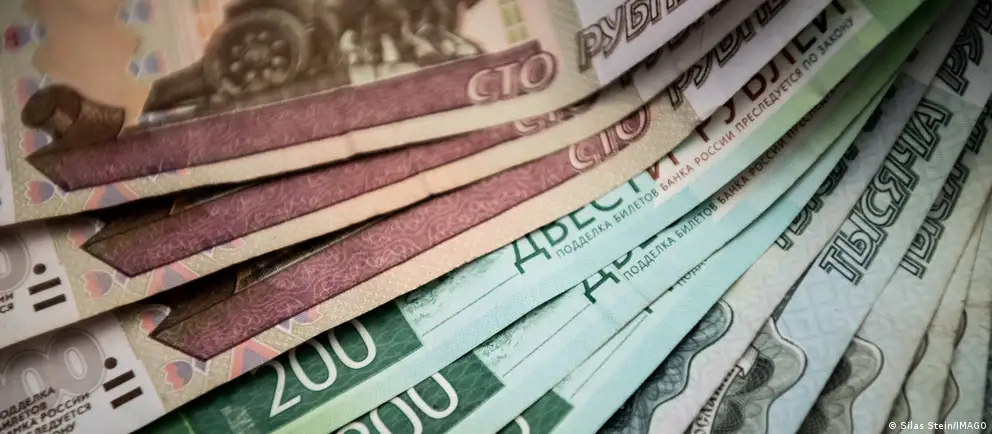 По прогнозу правительства, рост экономики в 2026 году составит лишь 0,4% вместо ранее ожидаемых 1,3%. Ожидается замедление инвестиций и доходов населения с постепенным восстановлением с 2027 года.