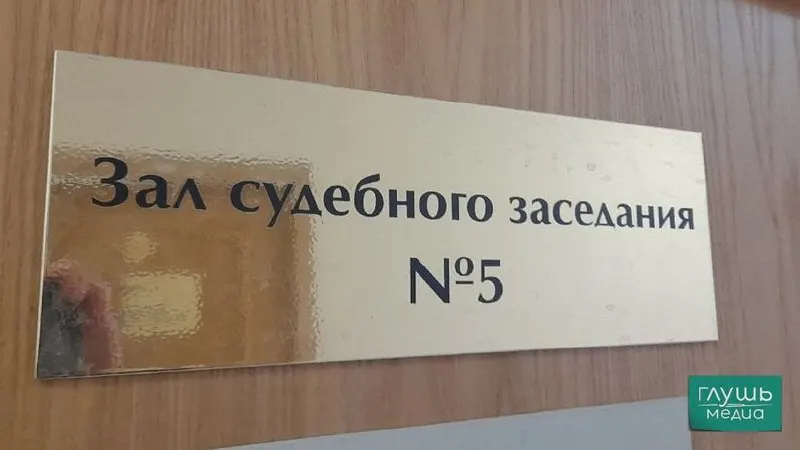 Верховный суд РФ предложил ослабить требования к квалификации секретарей судебных заседаний: к работе хотят допускать не только юристов с высшим образованием, но и студентов юридических факультетов.