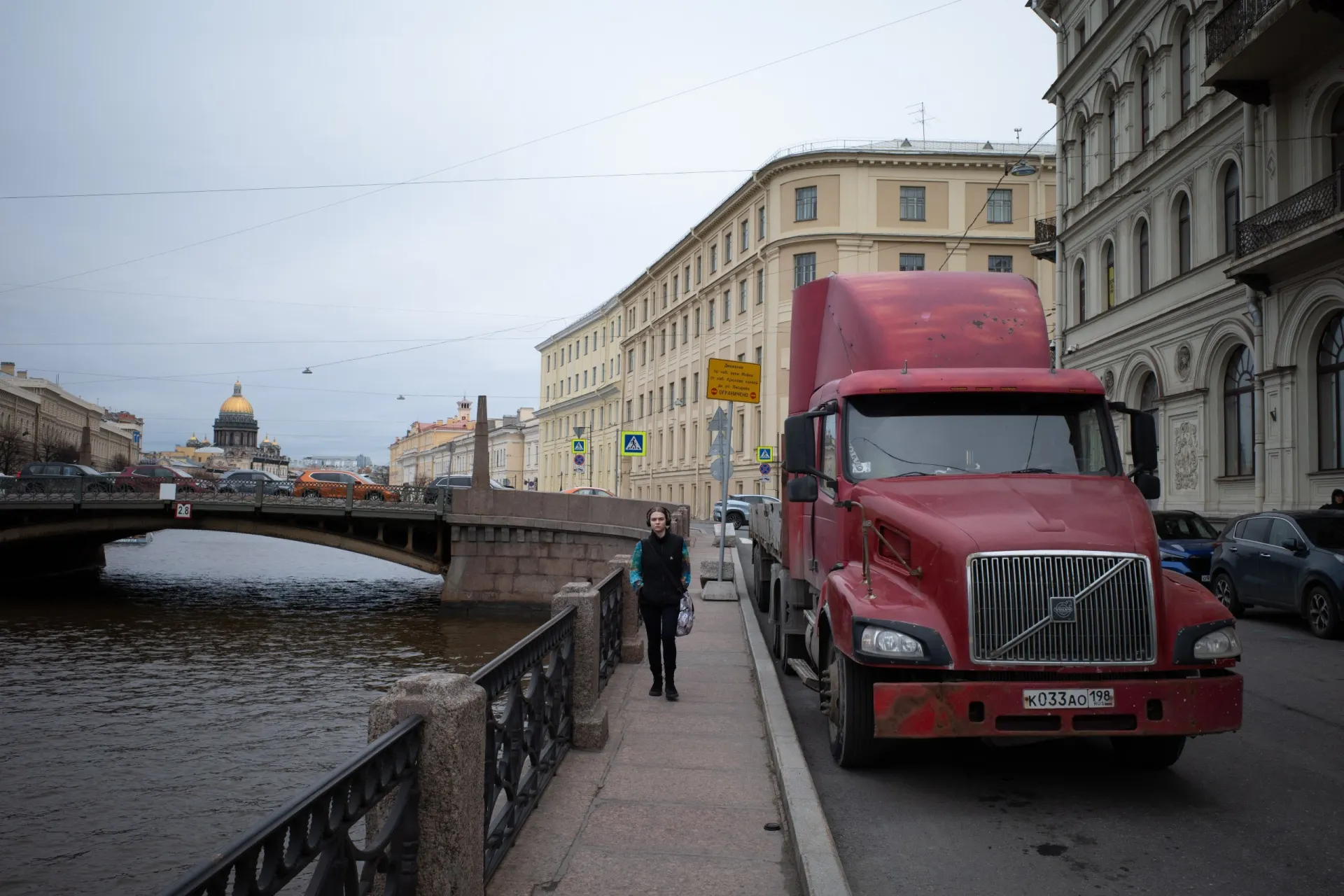 Краткий обзор: предупреждения об отключениях мобильного интернета к 9 мая, решения по делам о хищениях, культурные новости и изменения в банковских сервисах.