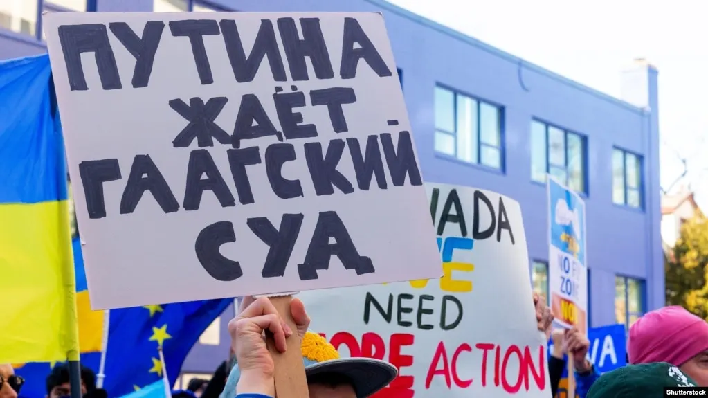 Комитет министров Совета Европы одобрил расширенное соглашение, которое открывает путь к созданию Специального трибунала по преступлению агрессии против Украины: 36 стран и Европейский союз заявили о намерении присоединиться, Нидерланды готовы принять начальную фазу в Гааге.