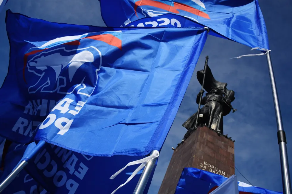 На всероссийском электоральном форуме в «Сенежe» представители политического блока администрации президента обсудили стратегию предстоящих думских и губернаторских выборов: сокращение числа партий, сохранение многодневного голосования и распространение электронного голосования при оговорках по стабильности мобильной связи.