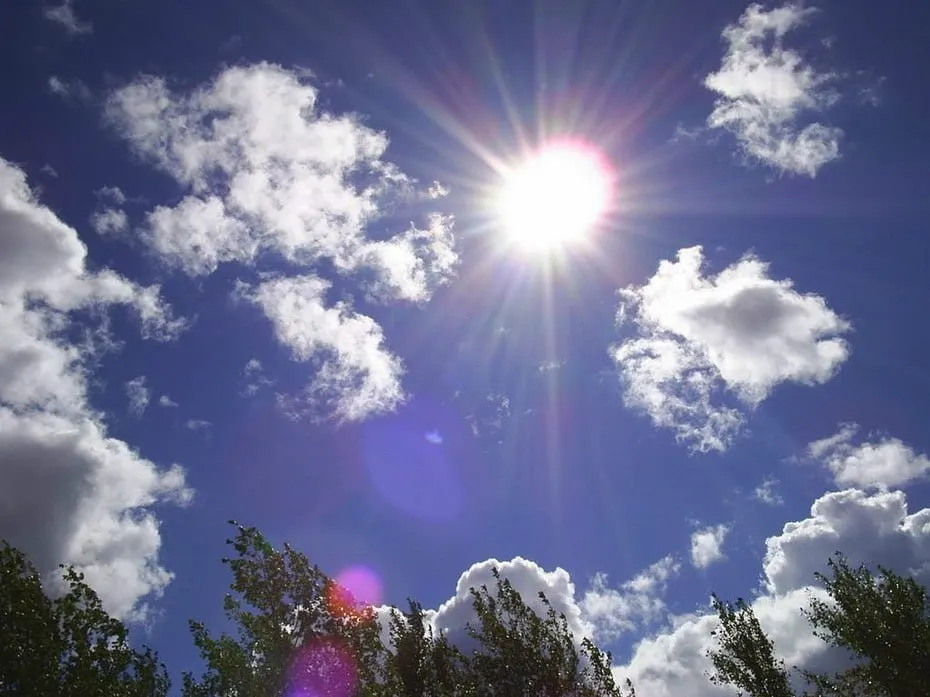 Ожидается потепление до +25...+26°C в отдельных районах. Местами возможны кратковременные дожди, грозы и порывистый ветер — подробный прогноз по дням.