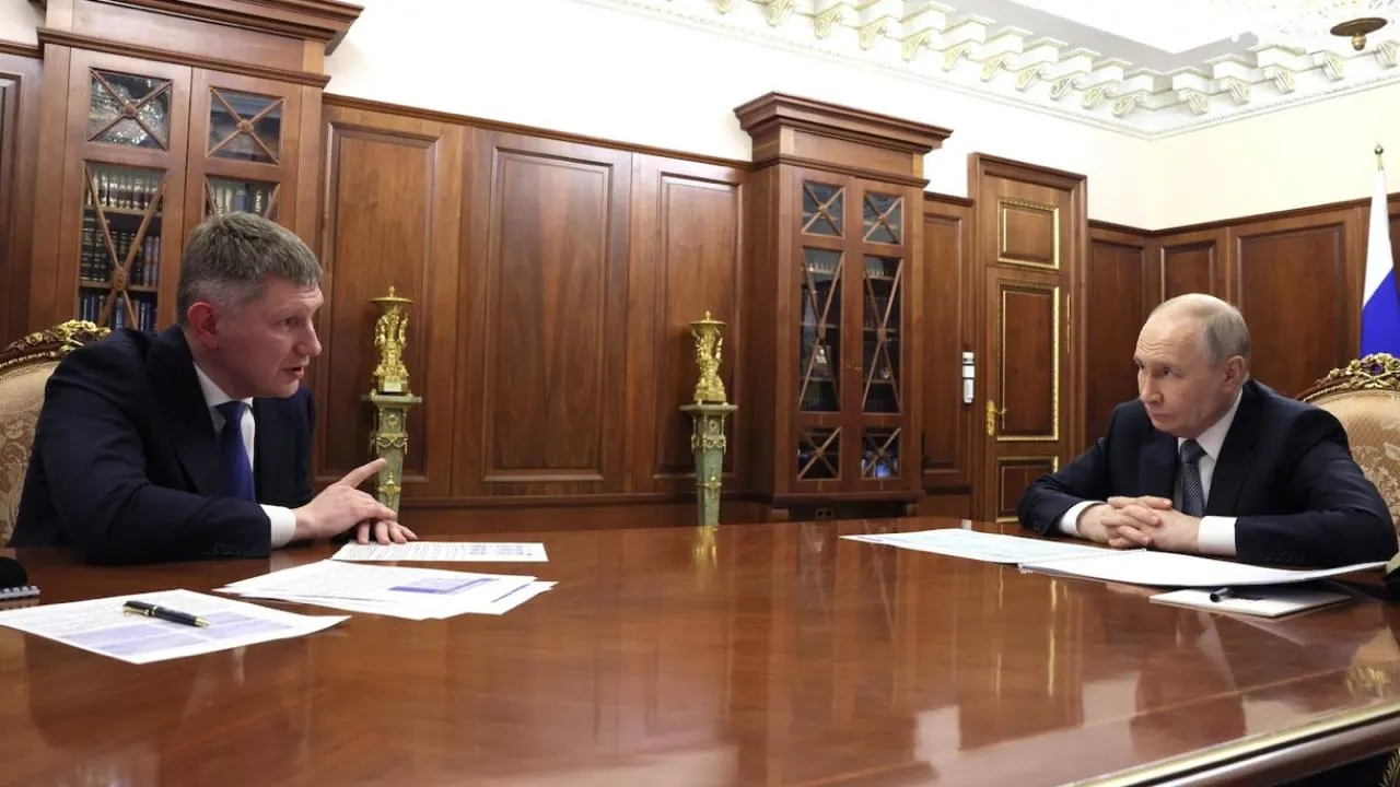 Министр Максим Решетников доложил президенту, что экономика России растёт быстрее американской и сокращает разрыв по ВВП на душу населения, хотя по данным МВФ показатель РФ остаётся значительно ниже уровня развитых стран.