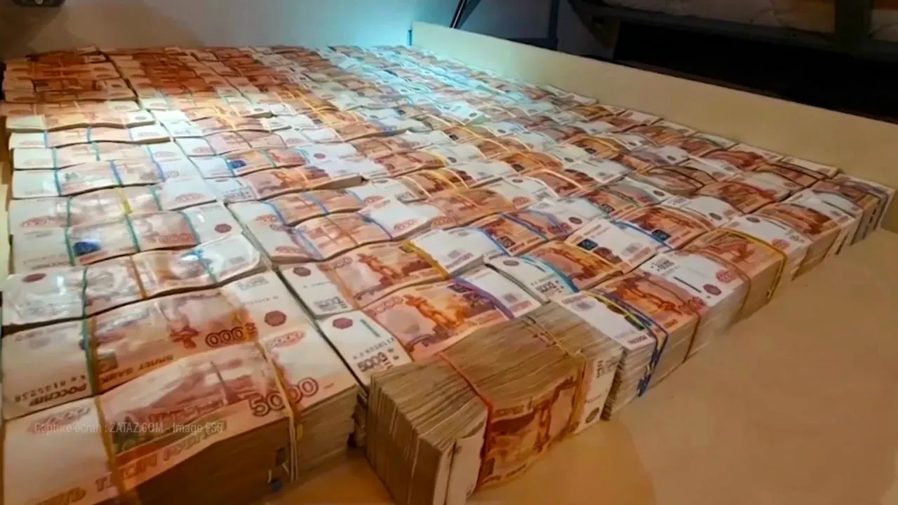 Дистанционные аферы обернулись потерями в 562,4 млн рублей — пострадали 1 693 жителя Кировской области.