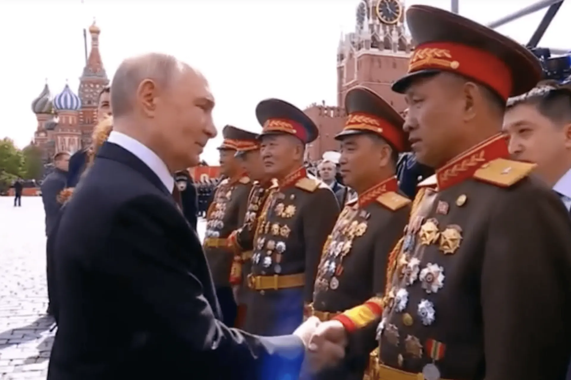 В декабре 2025 года российский лидер якобы провёл закрытую церемонию вручения государственных наград высокопоставленным военным КНДР, участвовавшим в операции в Курской области; сведения подтверждаются фотографиями в мемориальном музее в Пхеньяне.
