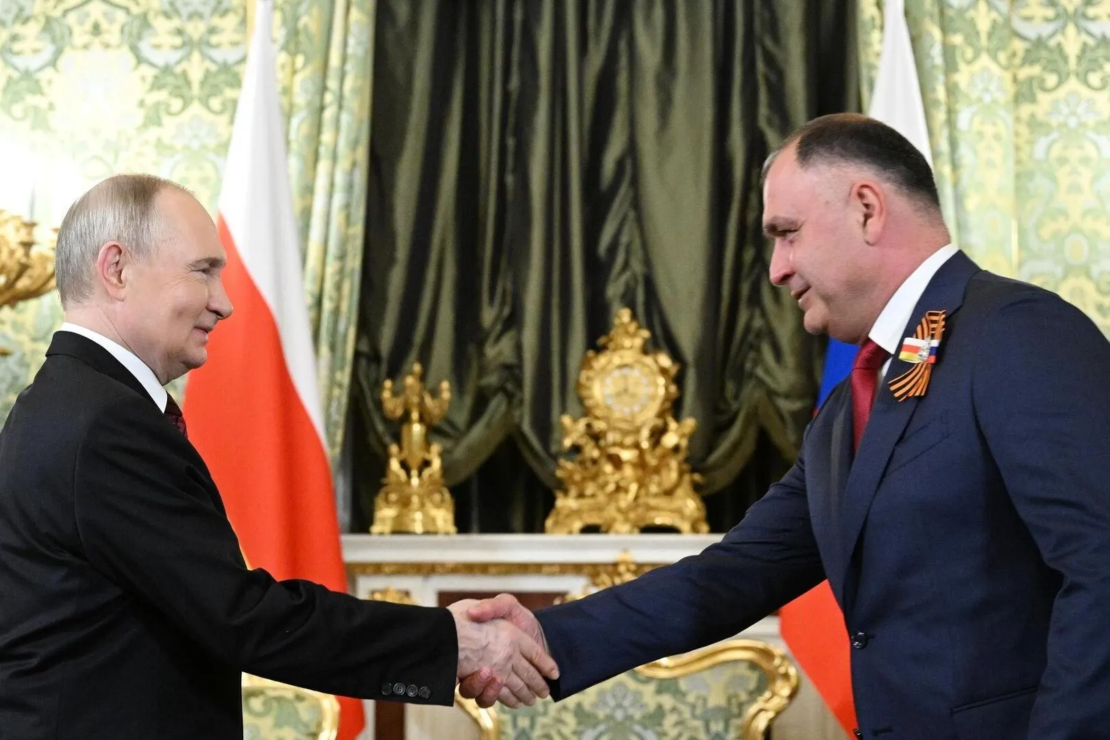 Президент внес в нижнюю палату проект о ратификации договора об углублении союзнического взаимодействия с Южной Осетией — документ предусматривает синхронизацию законодательства, социальные гарантии и создание единого экономического пространства.
