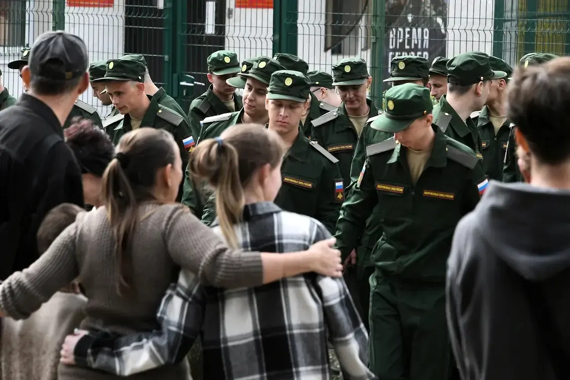 Группа из более 450 женщин обжалуеt поправки в законе, которые лишают права на выплаты тех, кто не имел общего несовершеннолетнего ребёнка с погибшим партнёром. Первый иск уже направлен в Верховный суд.