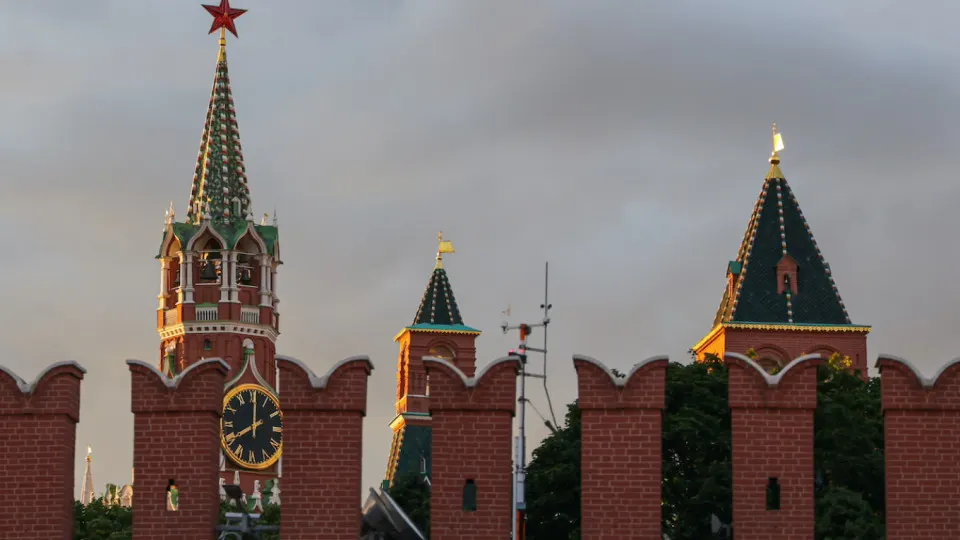 Помощник президента РФ Юрий Ушаков заявил, что формат США—Украина—Россия не имеет смысла до тех пор, пока украинские войска остаются в контролируемой ими части Донбасса; Москва настаивает на территориальных уступках как условии дальнейших шагов.