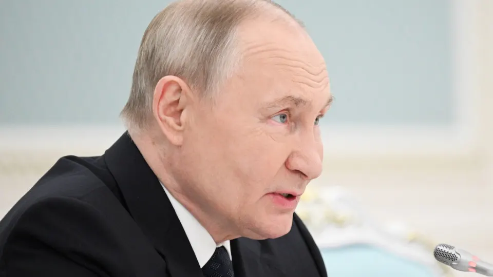Власти поставили цель увеличить приток иностранных студентов до полумиллиона к 2030 году; параллельно усилилась вербовка иностранцев в вооружённые силы и набор студентов в подразделения беспилотных систем.