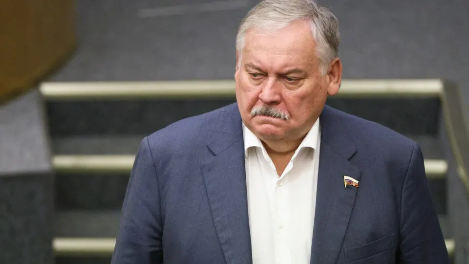 Первый зампред комитета Госдумы Константин Затулин обвинил Латвию и Эстонию в нарушении обещаний при выходе из СССР и введении статуса «неграждан», заявления прозвучали на фоне законопроекта о защите россиян за рубежом и тревог западных спецслужб по поводу возможной эскалации.
