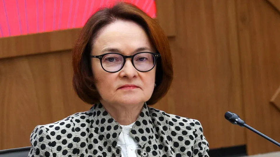Председатель Банка России Эльвира Набиуллина, отсутствовавшая на публике почти месяц, примет участие в пресс‑конференции по итогам заседания совета директоров регулятора 19 июня. Её отсутствие вызывало слухи на фоне обсуждения бюджетных рисков и давления на монетарную политику.