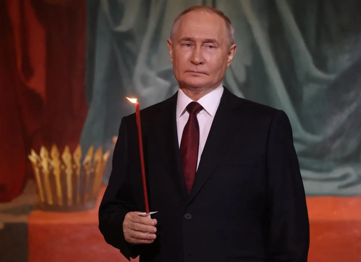 Западные аналитики считают, что у российского лидера может быть не более трёх лет у власти. Среди возможных исходов — ускорённое устранение, показательный суд, внутренняя смена элит или конфликты между силовыми структурами; триггерами называют эскалацию на фронте, внутренние волнения и международные факторы.