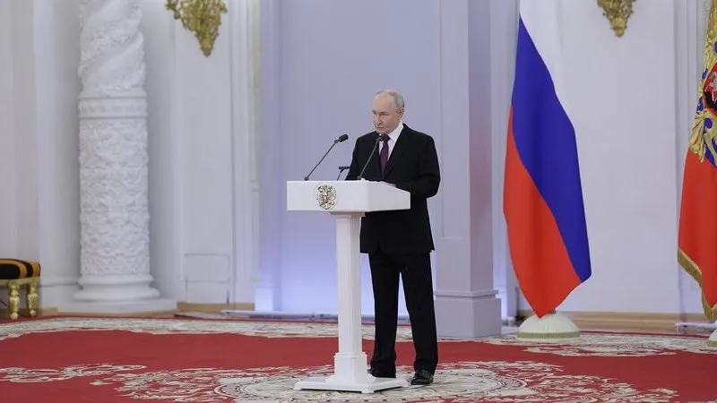 Президент заявил, что поток беспилотников по гражданским объектам России поддерживается Западом с целью посеять неуверенность и оправдать милитаризацию стран НАТО и ЕС.
