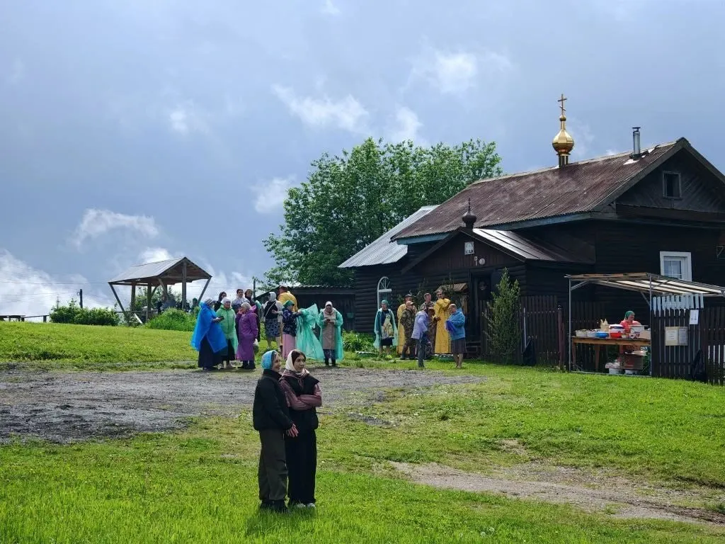 Сегодня участникам предстоит самый длинный этап — 36,5 километра. Паломники подошли к селу Загарье в Кировской области.