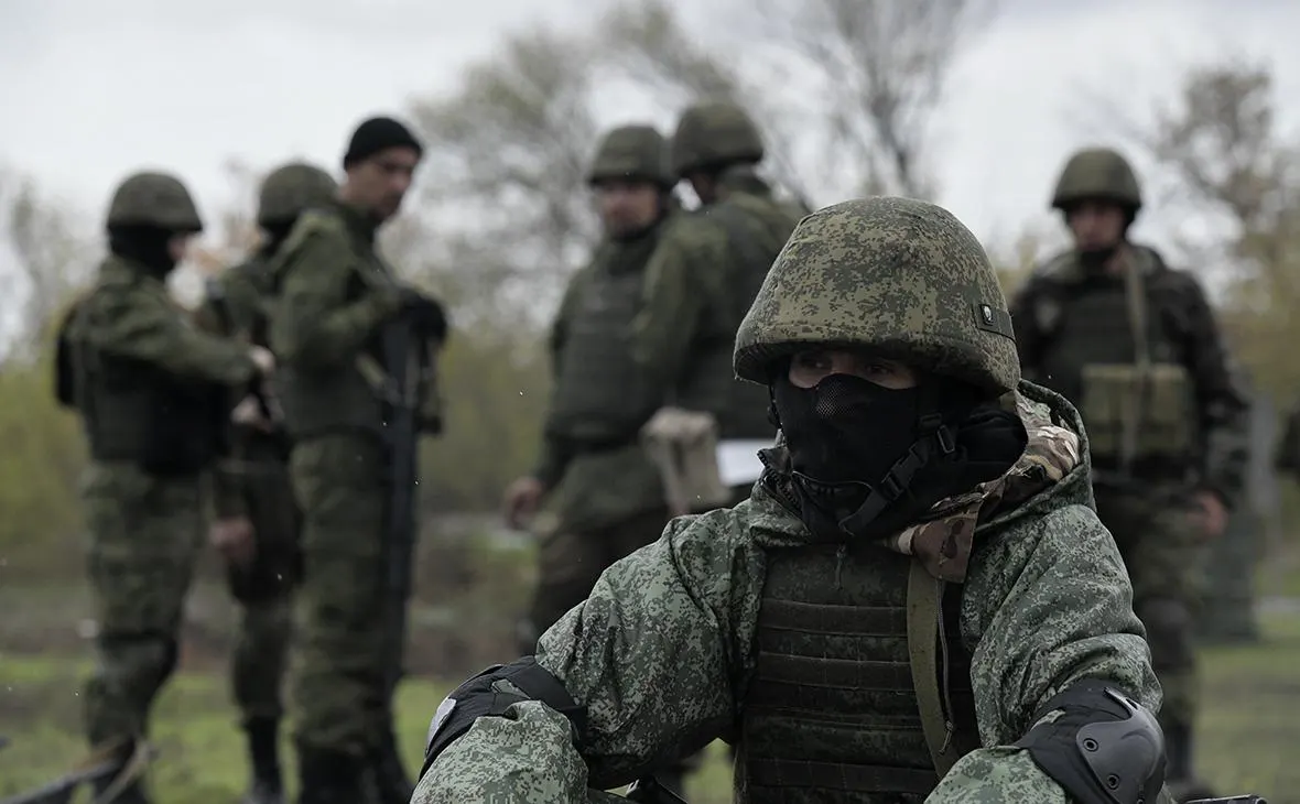 По сведениям нескольких собеседников — бывших чиновников, военных экспертов и представителей разведок — без масштабной мобилизации экономических, людских и промышленных ресурсов Россия рискует проиграть; в Кремле при этом не дают полной картины ситуации.