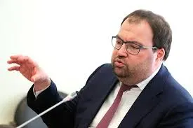 Министр цифрового развития заявил, что внедрение механизмов возрастной идентификации станет приоритетом; ведомство изучает зарубежный опыт, в том числе практики игровых платформ.