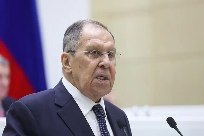 Глава МИД РФ заявил, что нормы Евразийского экономического союза и Евросоюза взаимоисключающие, и от выбора Еревана зависят тарифная политика и фитосанитарные правила; ранее Россия ввела ограничения на часть армянского экспорта.