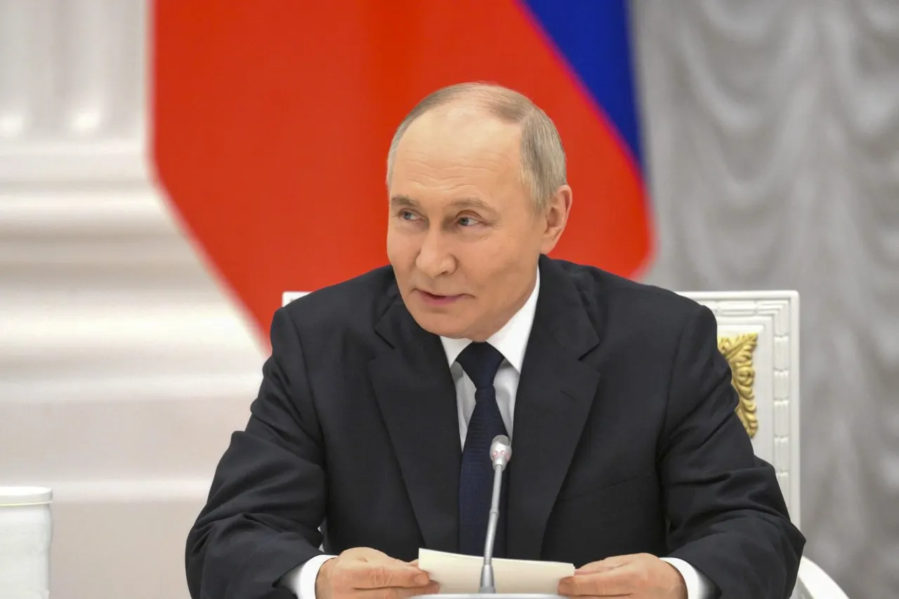 Во время общения с журналистами президент заявил, что РФ располагает возможностями для отражения любых попыток уничтожения российских баз ПВО в Калининградской области.
