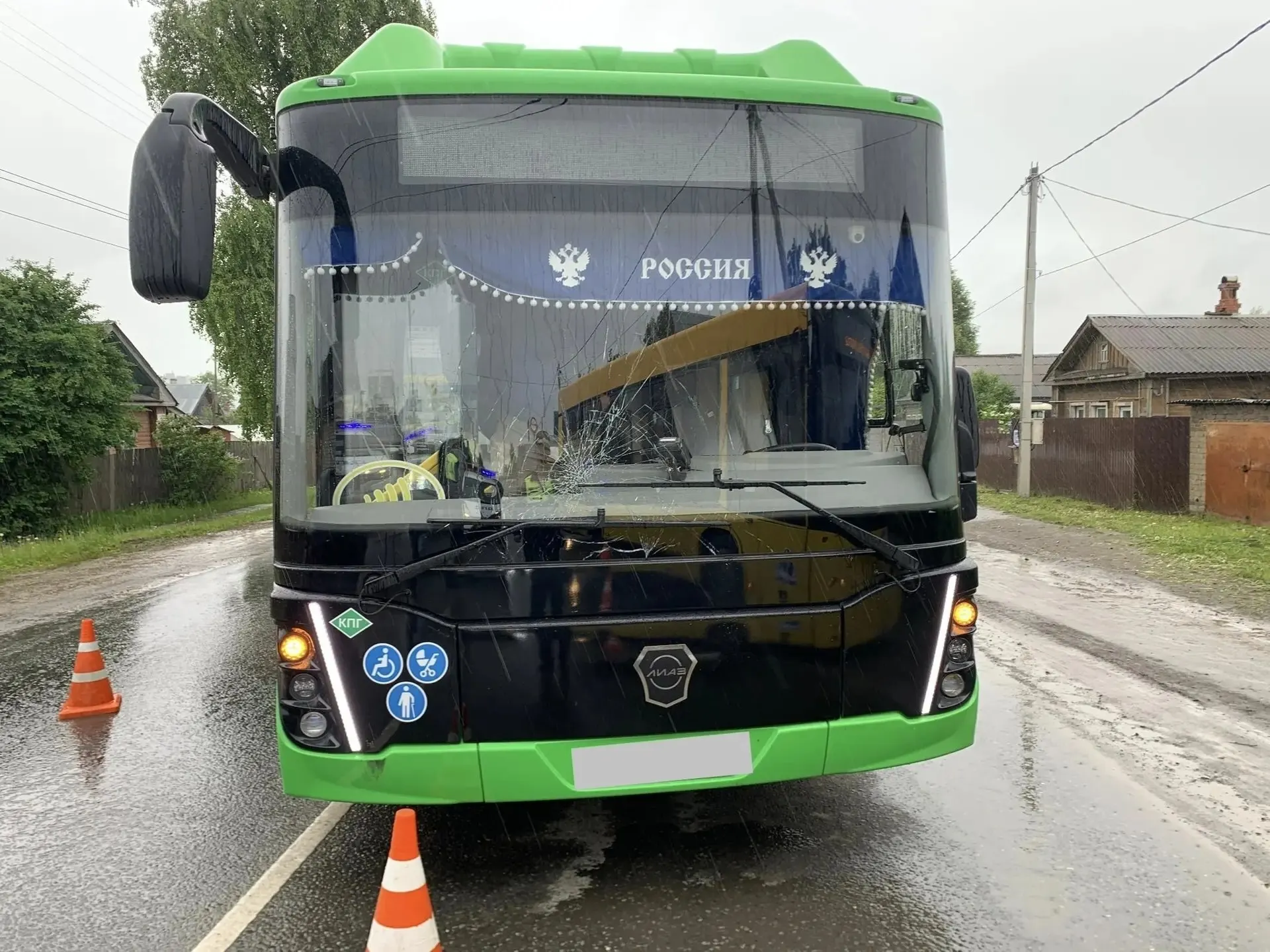 Утром 1 июня на улице Павла Корчагина водитель автобуса наехал на 80‑летнего мужчину‑велосипедиста. В аварии также пострадала 24‑летняя пассажирка автобуса.