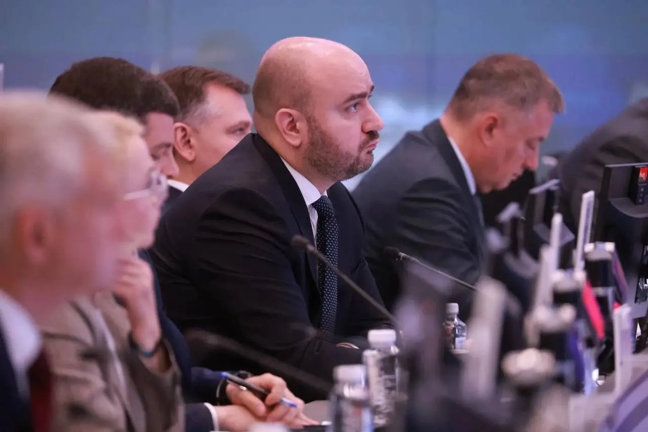 Вячеслав Федорищев принял участие в совещании под руководством вице‑премьера: обсуждали поставки бензина и дизеля, координацию действий и мониторинг цен и логистики.