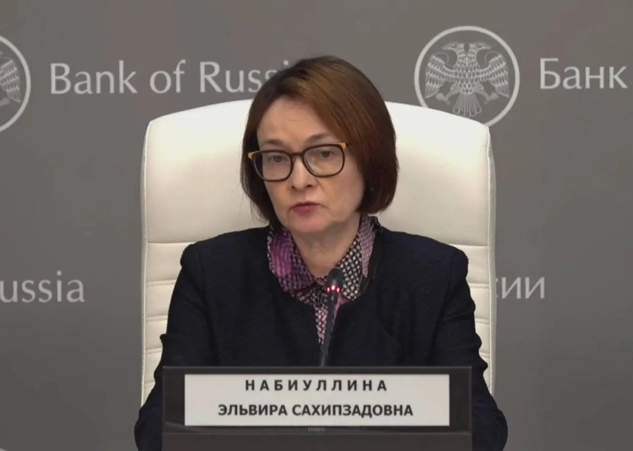 Глава Центробанка провела пресс‑конференцию после короткой болезни: подтвердила, что перенесла простуду и временно потеряла голос, поблагодарила тех, кто переживал за её здоровье.