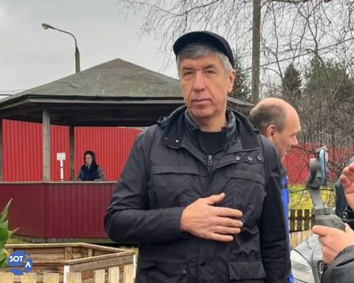 Предприниматель Александр Авдеев, размещавший в своих магазинах антивоенные плакаты, признан виновным по делу о финансировании экстремистской деятельности за пожертвование в 192 рубля и получил штраф 330 000 рублей. Заседание прошло в закрытом режиме.