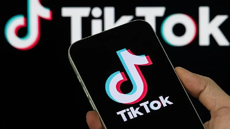 Платформу наказали штрафом в 3 млн рублей после того, как она не удалила два ролика, которые регулятор посчитал «пропагандой нетрадиционных сексуальных отношений».
