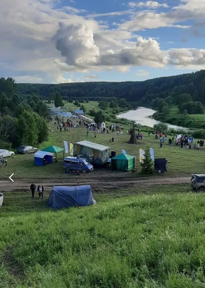 В Советском районе Кировской области состоялся фестиваль славянской культуры с мастер‑классами, старославянскими забавами, выступлениями фолк‑групп и большим костром.