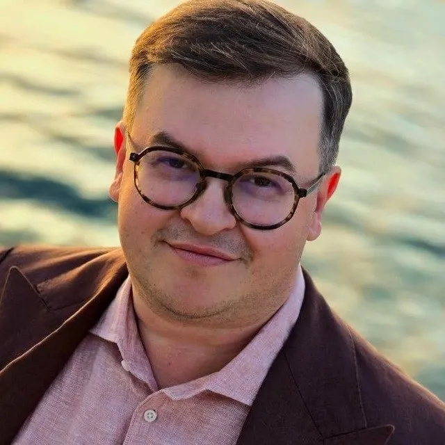 Минюст включил в реестр иноагентов экс‑сопредседателя движения «Голос» Станислава Андрейчука. Ранее против него возбудили уголовное дело по статье о деятельности под иностранным влиянием; в ведомстве не уточнили основания, а сам Андрейчук связывает это с предстоящими выборами.